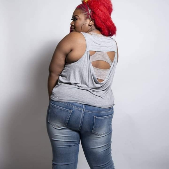 💥 CLOSET CLOSING SALE💥 FREE LEGGINGS 💥 Ladies Tank Tee-NWOT - Picture 3 of 4